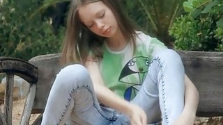 我的妹妹身材这么火辣我都不知道，直到那晚我在居室门口看到….